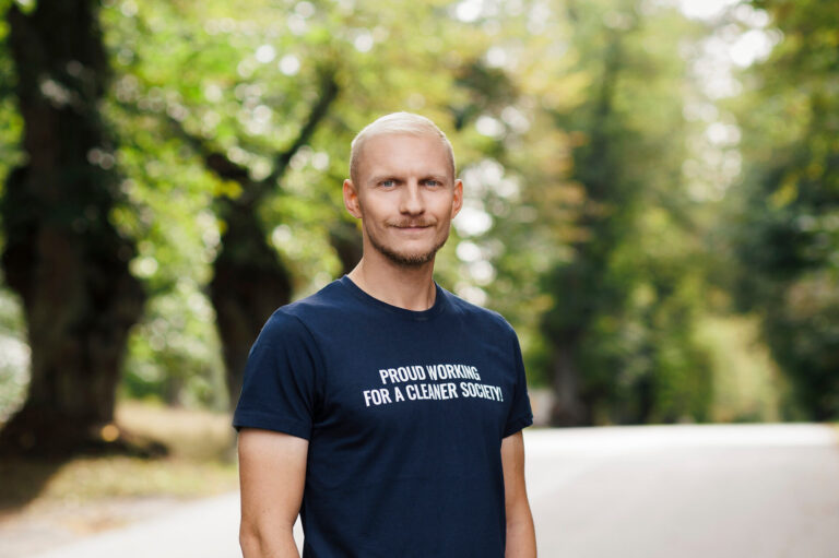 Robin Rådström Miljöarbetare och chaufför på Verdis i Stockholm. Robin Rådström Miljöarbetare och chaufför på Verdis i Stockholm.